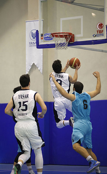 Yaşar Üniversitesi Erkek Basketbol takımı, üst üste yedinci maçından da galibiyetle ayrıldı. 