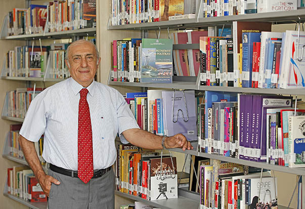 Prof. Dr. Ali Rıza Karacan -Yaşar Üniversitesi Meslek Yüksekokulu Öğretim Üyesi  