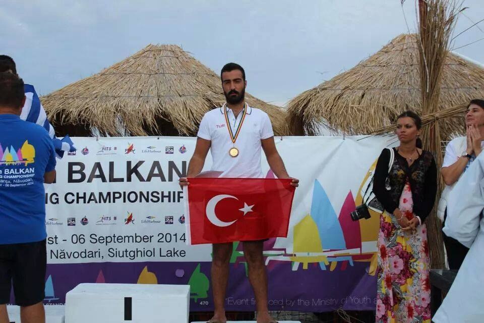 Yaşar Üniversitesi İngilizce İşletme Bölümü Öğrencisi milli yelkenci Mehmet Haliloğlu(21) da Romanya, Köstence’de yapılan 47. Balkan Yelken Şampiyonası’nda laser dalında  üçüncü  oldu. 