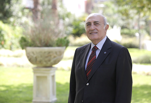 Prof. Dr. Ali Rıza Karacan-Yaşar Üniversitesi Meslek Yüksekokulu Öğretim Üyesi 