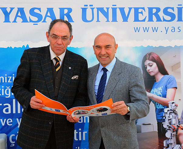 Yaşar Üniversitesi ve Seferihisar Belediyesi işbirliğiyle gerçekleştirilen “Bilim Dükkanı” Seferihisar’ın Sığacık Mahallesi’nde açıldı.