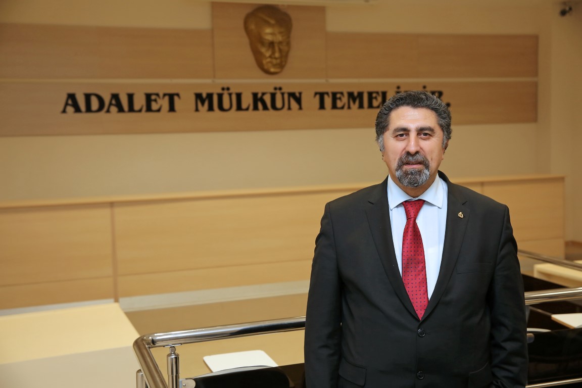 Yaşar Üniversitesi Hukuk Fakültesi Öğretim Üyesi Prof. Dr. Mustafa Ruhan Erdem