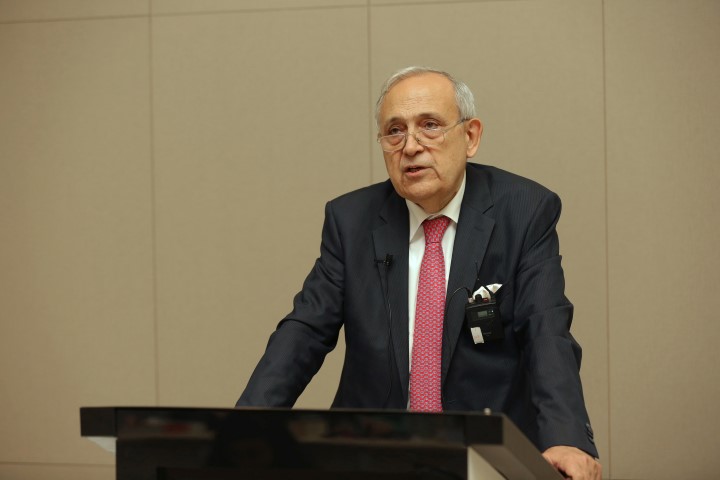 Milli Güvenlik Kurulu Eski Genel Sekreteri ve Akdeniz için Birlik Teşkilatı Genel Sekreter Yardımcısı Emekli Büyükelçi Yiğit Alpogan Yaşar Üniversitesi'ne konuk oldu.