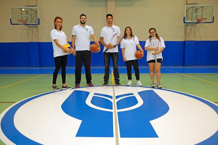  5 takımın kaptanları, finaller öncesinde şampiyonluk sözü verdi. Soldan sağa: Büşra Göral(voleybol), Onur Kentli (basketbol), Orkun Büyükmete (tenis), Melis Buluktimur (basketbol), Beste Aldemir (tenis) 